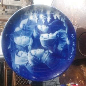 Vintage 1974 Kaiser Christmas Carolers collector plate